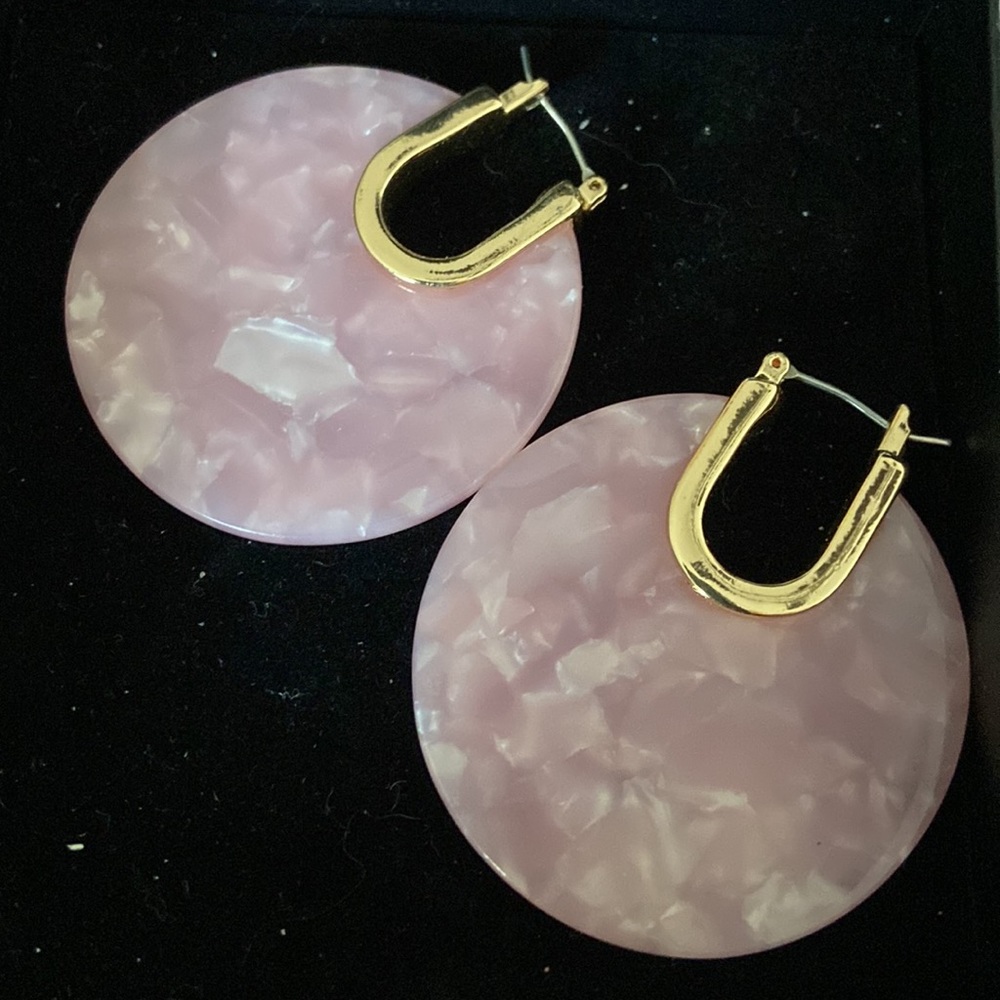 CLEARANCE NWOT Acrylic Pink & Goldtone Earrings - Picture 3 of 3